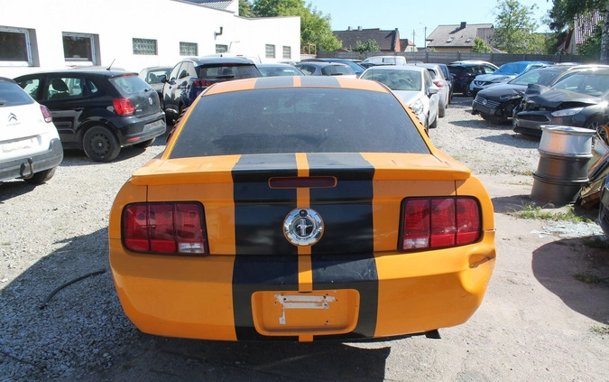 Ford Mustang cena 26900 przebieg: 174871, rok produkcji 2007 z Brwinów małe 46